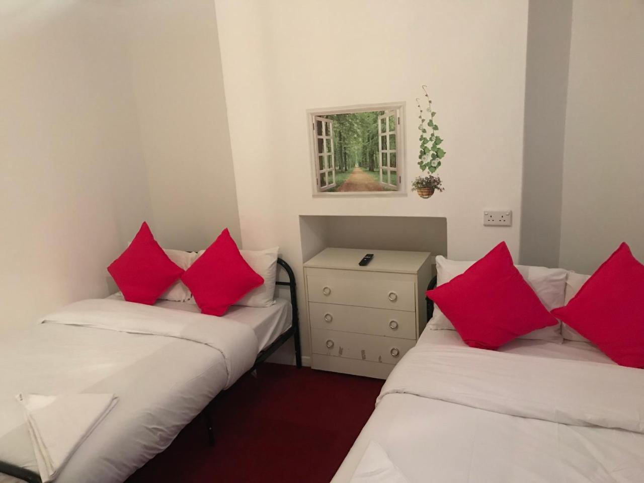 Poplar Guest House Лондон Экстерьер фото