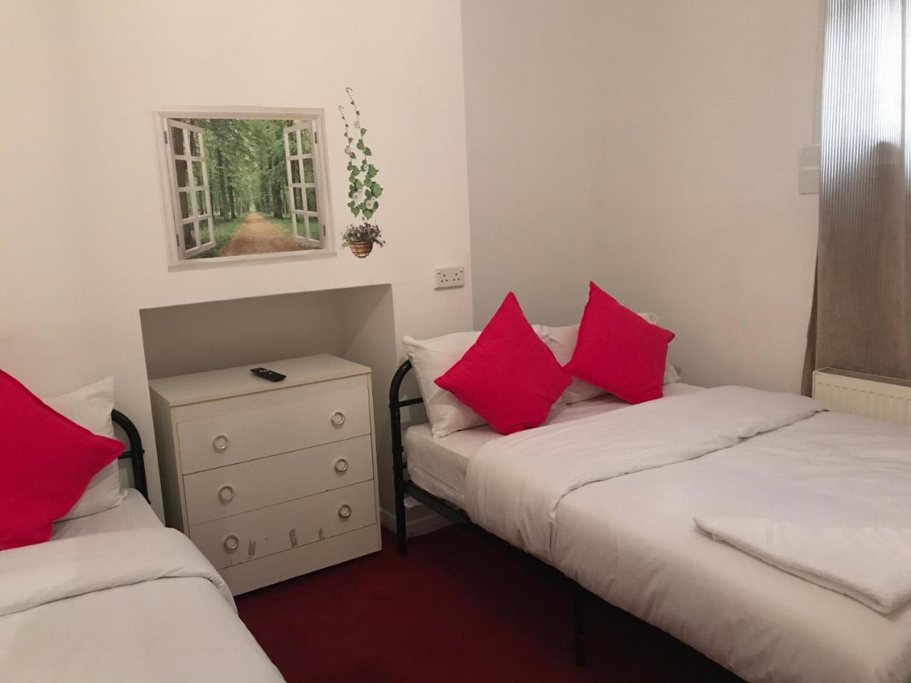 Poplar Guest House Лондон Экстерьер фото