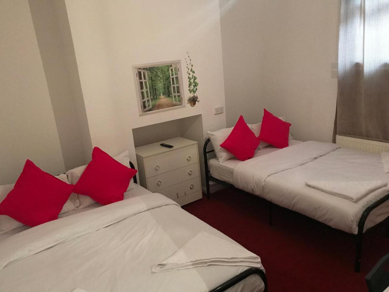 Poplar Guest House Лондон Экстерьер фото