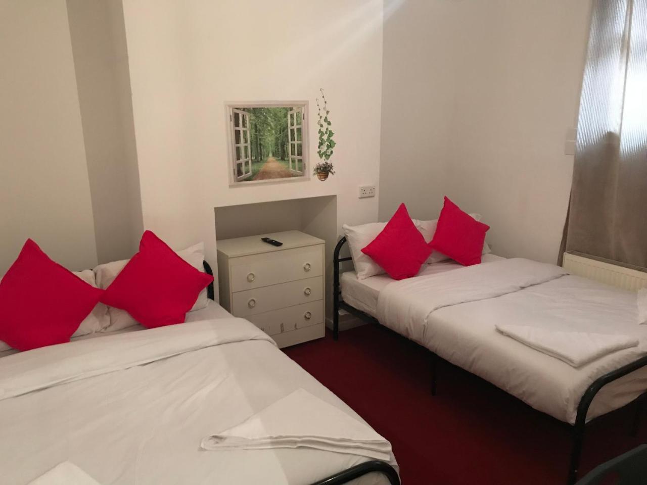 Poplar Guest House Лондон Экстерьер фото