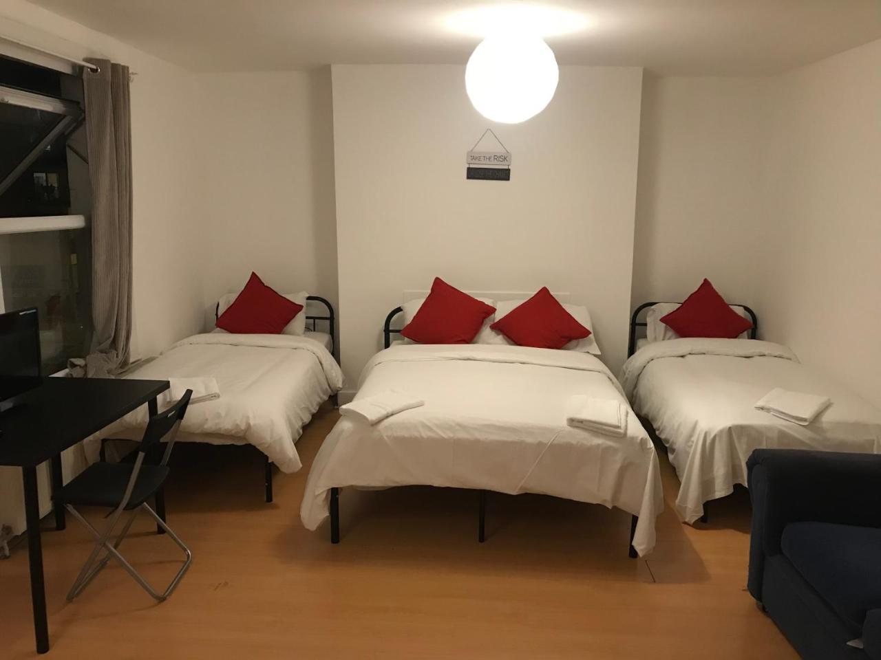 Poplar Guest House Лондон Экстерьер фото