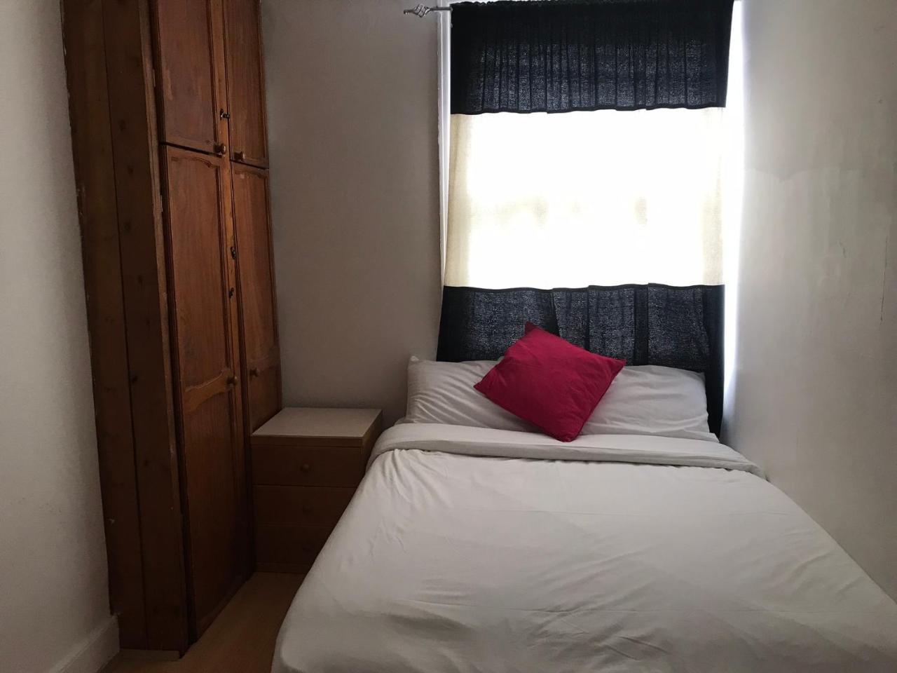 Poplar Guest House Лондон Экстерьер фото