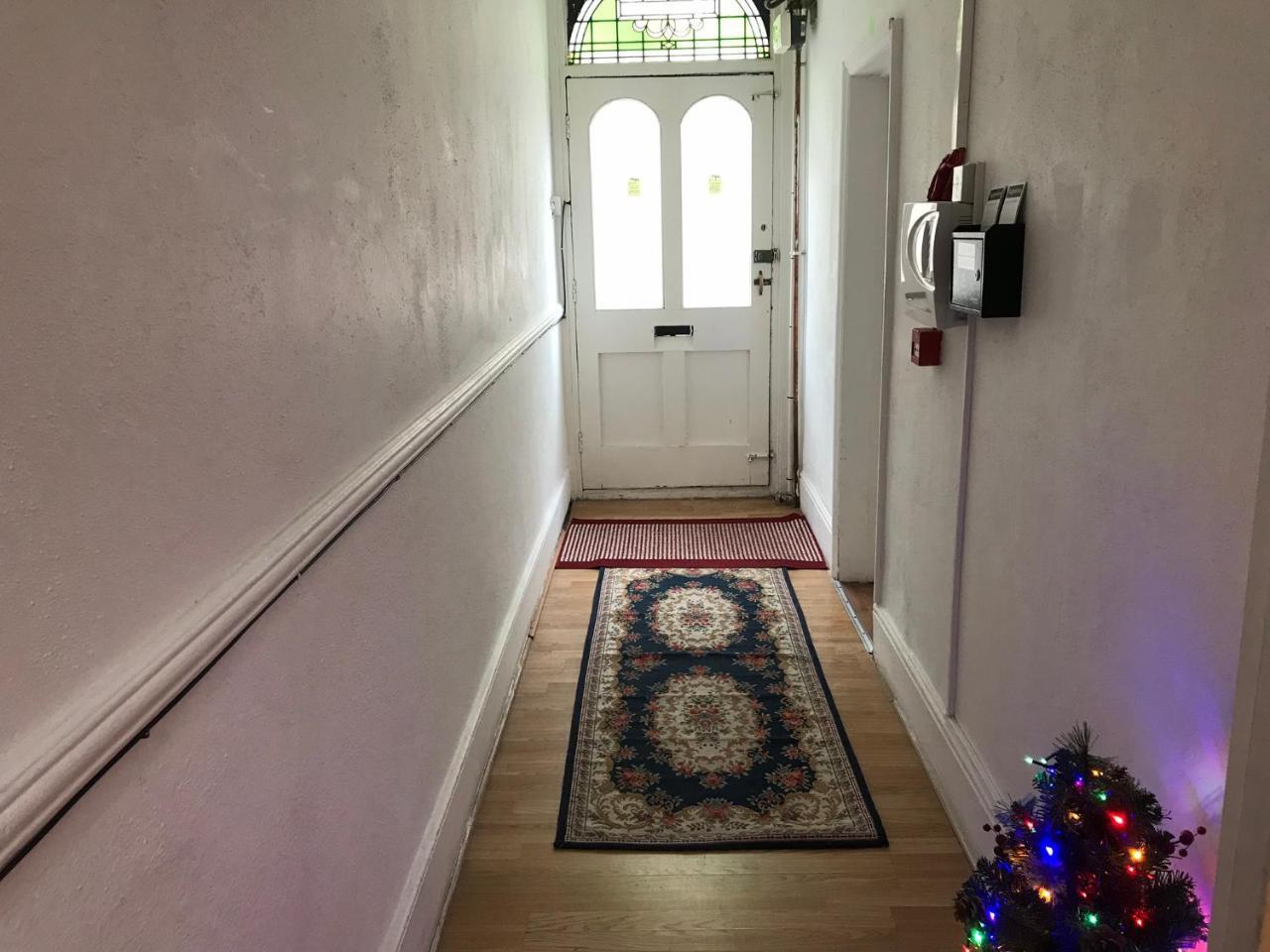 Poplar Guest House Лондон Экстерьер фото